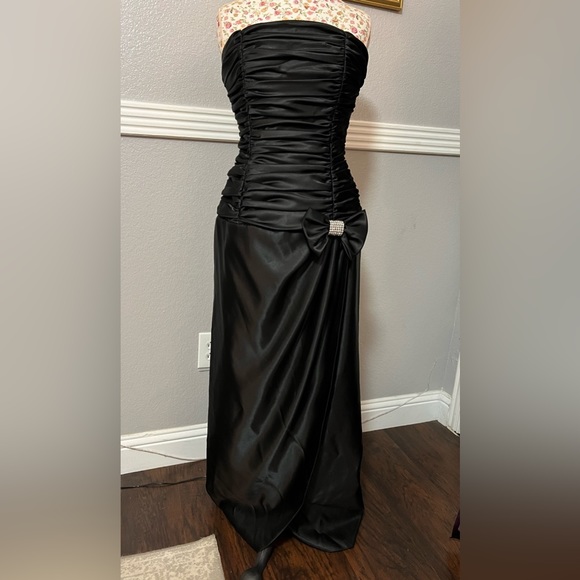 Mike Benet Formals dress - Picture 1 of 4